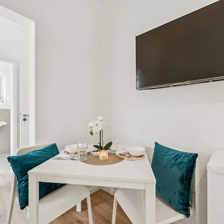 Boardinghouse Apartment *